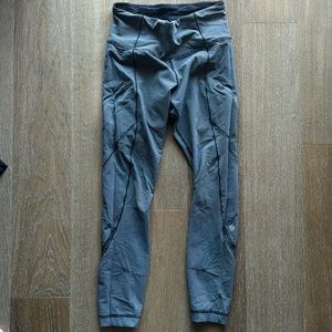 black and white plaid lululemon leggings with thigh zip size 6